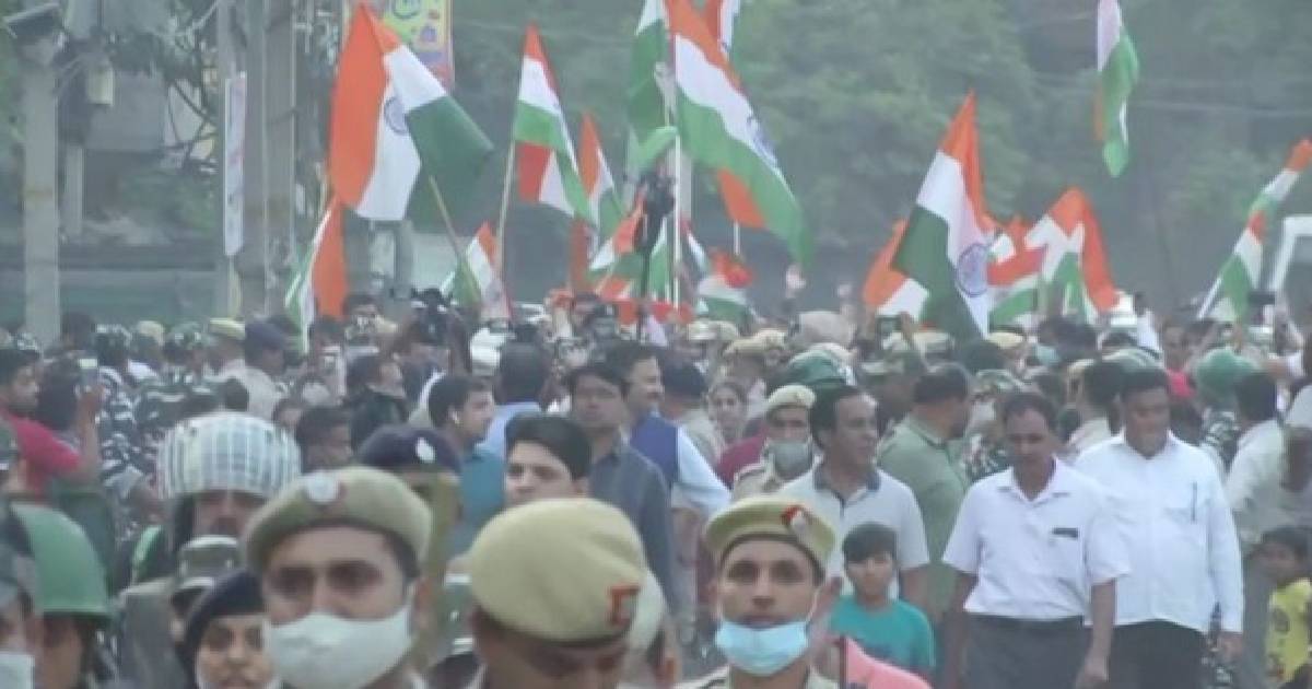 Hindus, Muslims take out 'tiranga yatra' in Jahangirpuri, days after violence